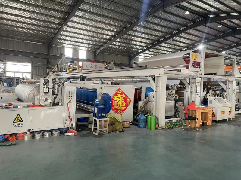 1684290112199787.png 生產(chǎn)車間4米覆膜機.png